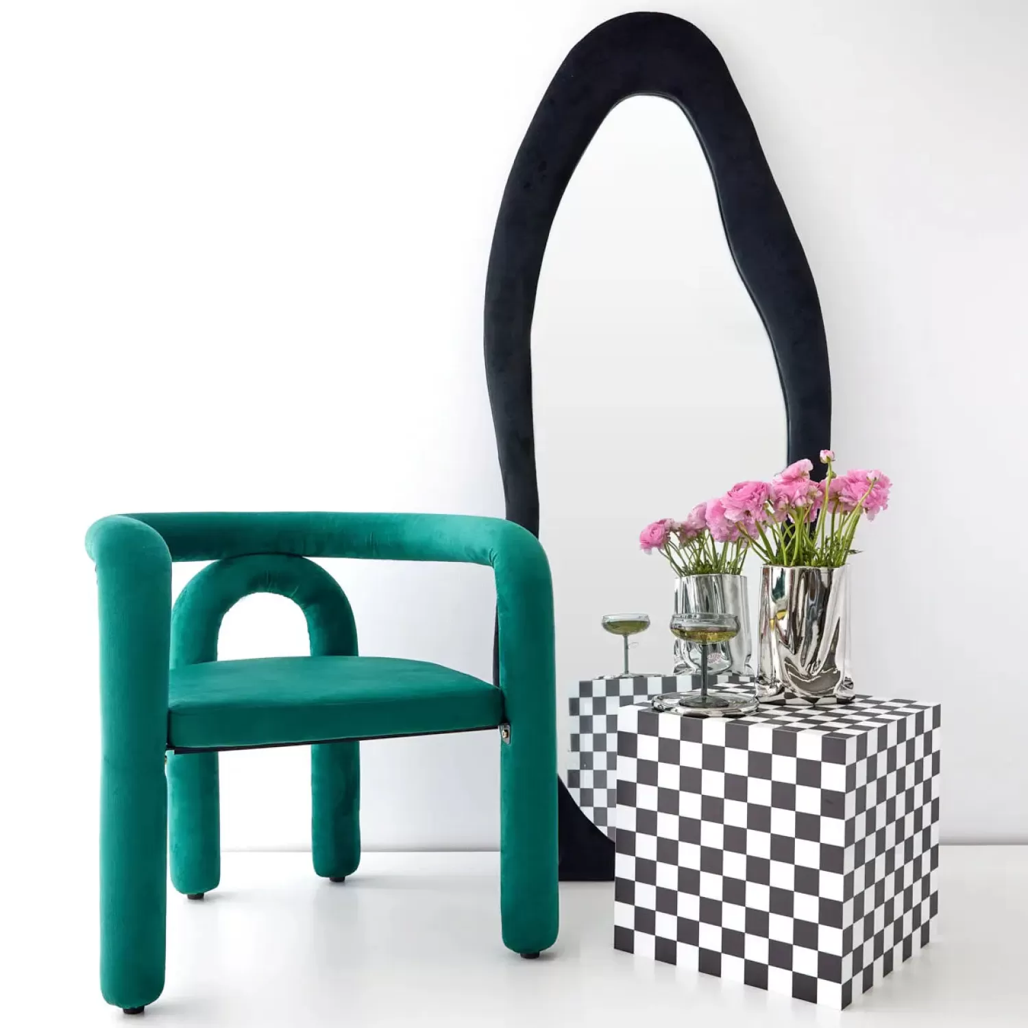 mercury_metal_vase_silver_2.webp GigiandTom Mercury Metal Vase Silver* Vases